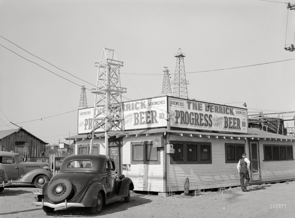Photo showing: The Derrick -- August 1939. The Derrick, roadhouse in Oklahoma City oil field.