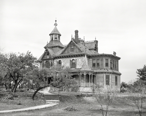 Photo showing: Coop de Ville. -- November 1939. Old mansion in Comanche, Texas.