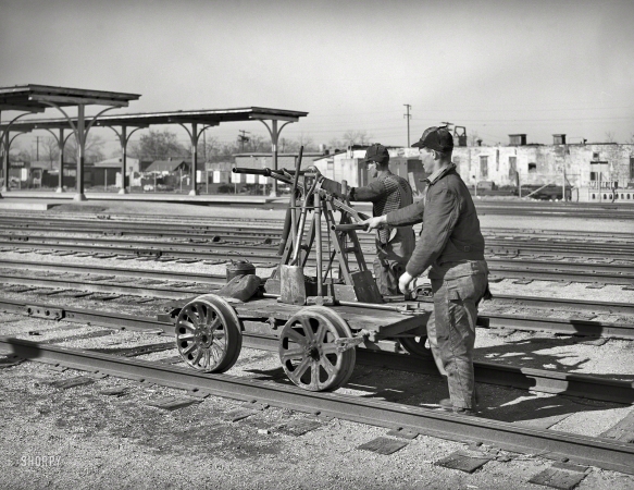 Photo showing: Self-Propelled -- February 1940. Railway workmen with handcar. Oklahoma City, Oklahoma.