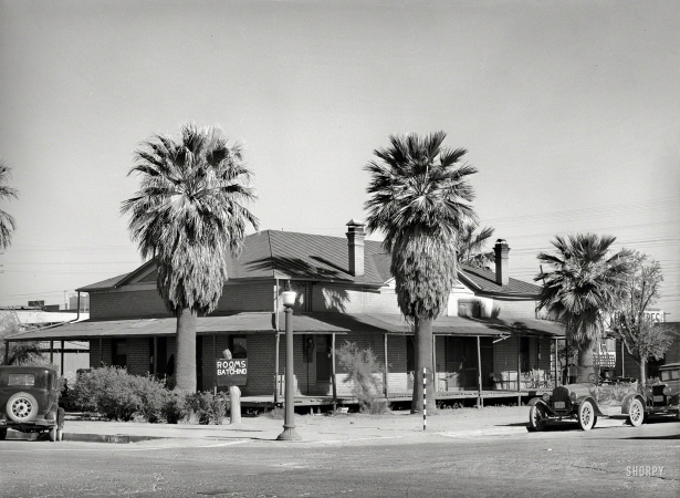 Photo showing: Rooms for Batching -- May 1940. One of the oldest residential buildings in Phoenix, Arizona.
