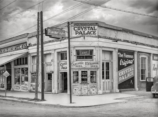 Photo showing: Crystal Palace -- May 1940. Famous old bar in Tombstone, Arizona.