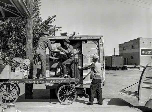 Photo showing: Railway Express -- September 1940. Montrose, Colorado. Loading express packages into Denver & Rio Grande Western truck.