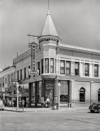 Photo showing: First National Bank. -- September 1940. Old bank. Montrose, Colorado.