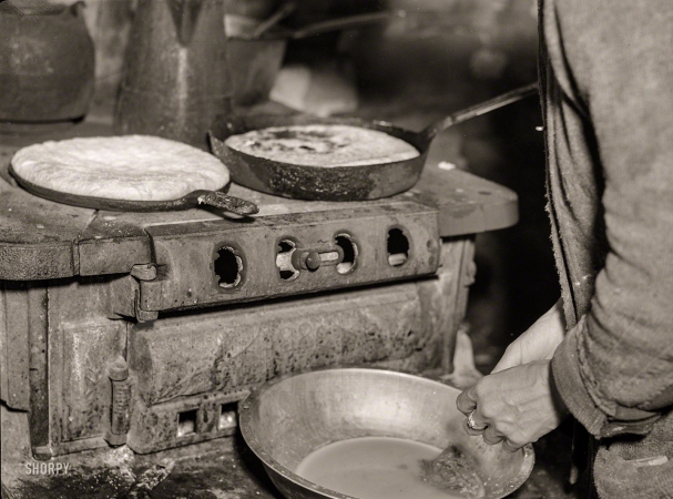Photo showing: Skillet Cornbread -- October 1935. Making cornbread with relief flour. Shenandoah National Park, Virginia.