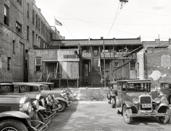Photo showing: Short-Term Parking -- February 1936. Mexican quarter of Los Angeles, California. Houses
condemned to be torn down to make space for the new Union Station.