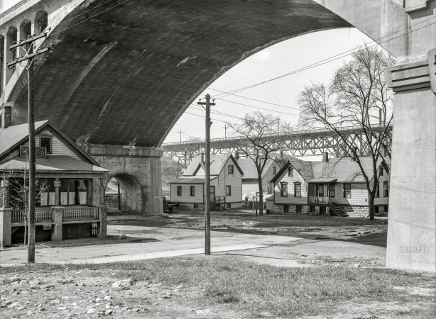 Photo showing: Olden Arches -- April 1936. Housing conditions in crowded parts of Milwaukee. Housing under Wisconsin Avenue viaduct.