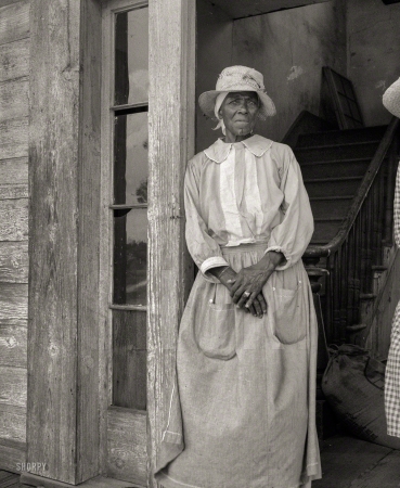 Photo showing: The Matriarch -- July 1937. Old Negress of Greene County, Georgia.