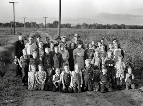 Photo showing: Ten Families -- November 1938. Visalia (vicinity), Tulare County, California. Miners' cooperative
farm. Ten families have been established on the old ranch of 500 acres.