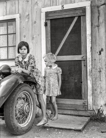 Photo showing: Valley Girls -- April 1939. Arkansawyers auto camp filled almost completely with migrants from Arkansas.