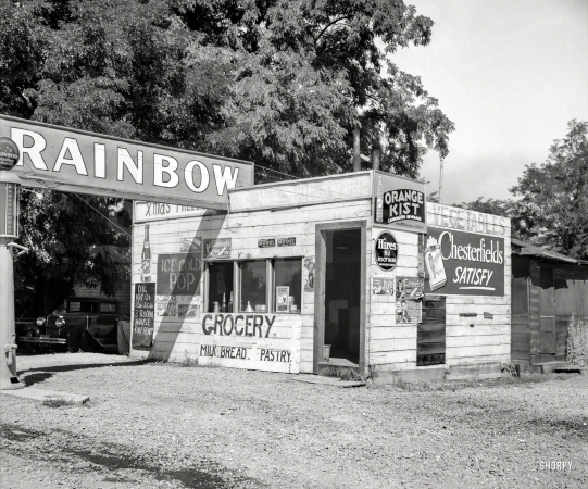 Photo showing: Rainbow Gas -- August 1939. Crossroads grocery store and filling station. Yakima, Washington, Sumac Park.