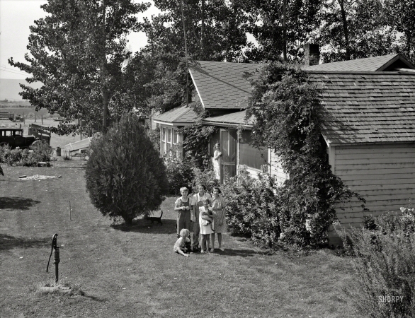 Photo showing: Meet the Schrocks -- August 1939. Washington, Yakima Valley, near Wapato. Tenant purchase program family of FSA client Jacob N. Schrock.