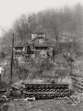 Photo showing: Hillside Danglers -- January 1939. Houses at city limits. Charleston, West Virginia.
