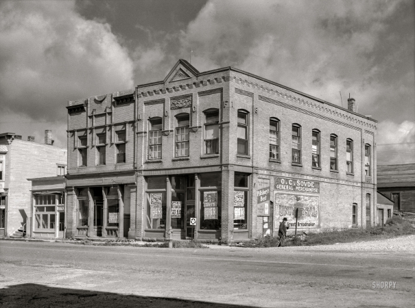 Photo showing: I.O.O.F. -- August 1937. Vacant building in Biwabik, Minnesota. Abandoned iron mining town.