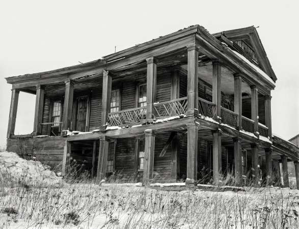 Photo showing: Winter Palace -- December 1937. House in disrepair. Abandoned farm community. Dalton, Allegany County, New York.