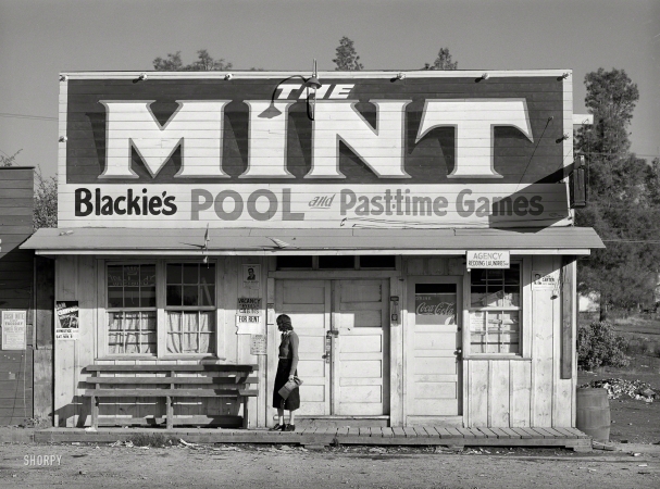 Photo showing: The Mint -- November 1940. Pool hall and game parlor, Central Valley, California. One of the boom towns near Shasta Dam.
