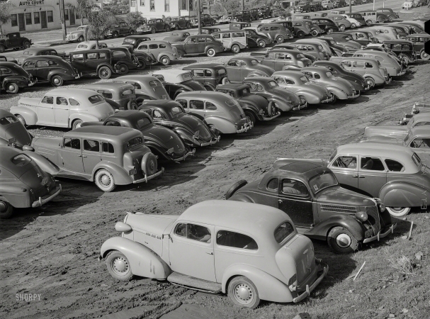 Photo showing: Employee Parking -- December 1940. San Diego, California. Workers' automobiles parked near the airplane factories.
