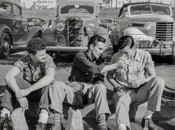 Photo showing: Curb Service -- December 1940. Workmen during lunch period, across the street from the Consolidated Aircraft factory. San Diego, California.