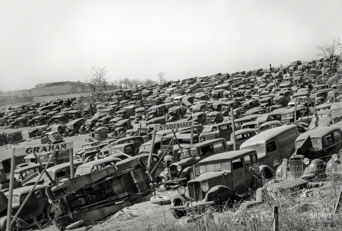 Photo showing: Stude Hill -- Circa 1941. Wrecking yard at Irwin, Pennsylvania. Spitz Auto Parts, east of Pittsburgh.
