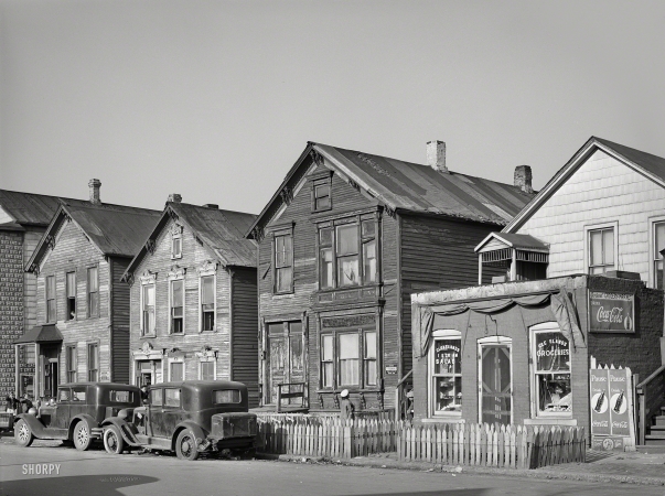 Photo showing: Federal Street -- April 1941. Houses and grocery store on Federal Street in the Negro section of Chicago.