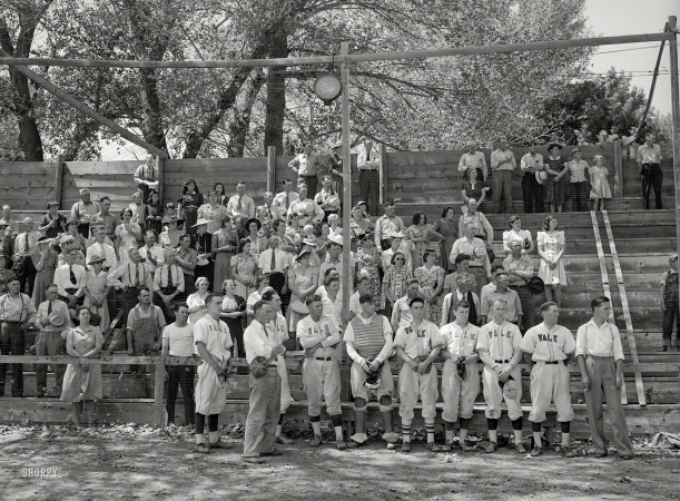 Photo showing: E Pluribus Unum -- July 1941. Vale, Oregon. Baseball players and spectators stand at
attention while Chief Justice Stone gives the oath of allegiance over the radio.