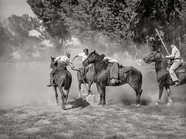 Photo showing: Potato Polo -- July 1941. Potato race at the Fourth of July celebration in Vale, Oregon.