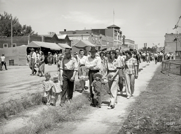 Photo showing: Carnivale -- July 1941. People in Vale, Oregon, for the Fourth of July celebration.