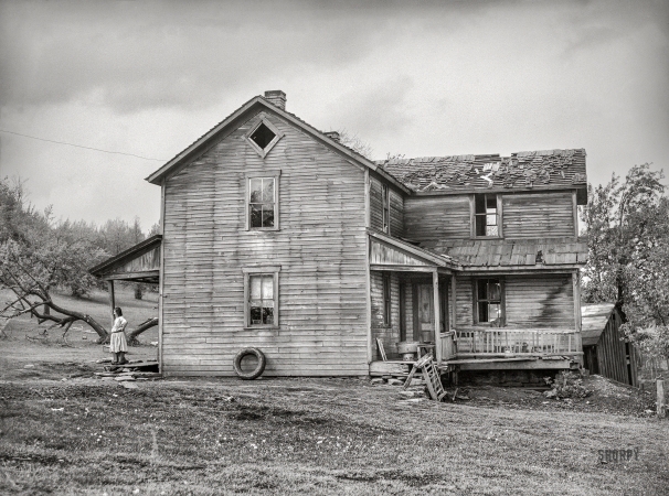 Photo showing: Open House - -- May 1938. Garrett County, Maryland. Walter Beitzel's farmhouse.