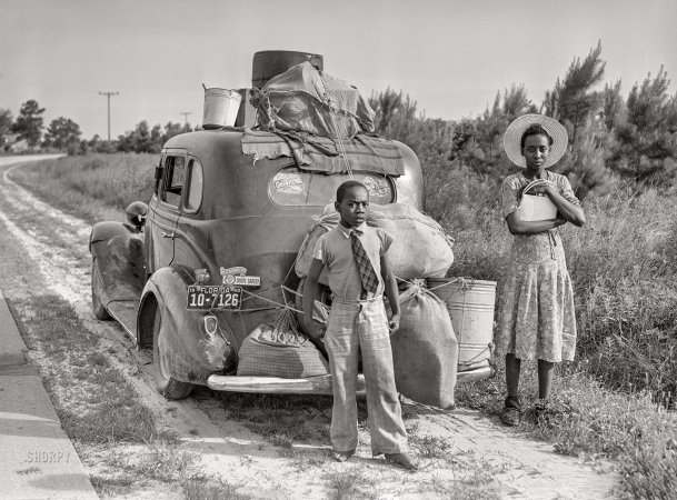 Photo showing: Cranbury-Bound -- July 1940. Group of Florida migrants on their way to Cranbury,
New Jersey, to pick potatoes. Near Shawboro, North Carolina.