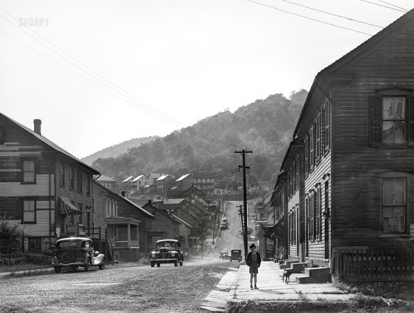 Photo showing: Upper M.C. -- August 1940. Street in Upper Mauch Chunk, Pennsylvania.