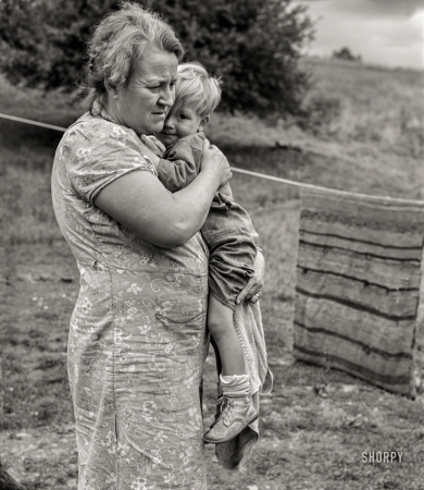 Photo showing: Mama -- September 1940. Farm woman holding one of her children in submarginal area of Rumsey Hill, near Erin, New York.