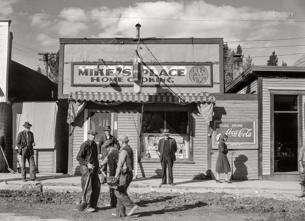 Photo showing: Open All Night -- October 1940. Along U.S. Highway No. 1 -- street scene in Caribou, Maine.