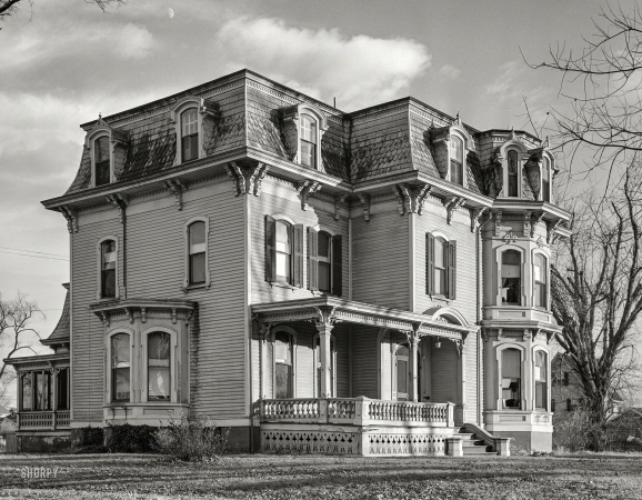 Photo showing: Mystic Manor -- November 1940. House, late afternoon. Mystic, Connecticut.