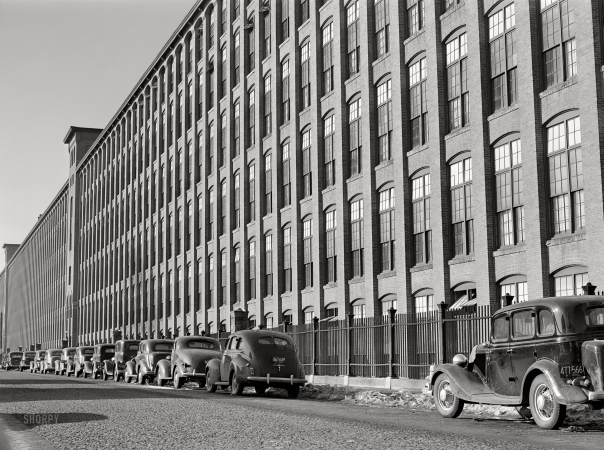 Photo showing: Fiber to Fabric -- January 1941. A large textile mill in Lawrence, Massachusetts.