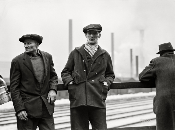 Photo showing: Jones and Laughlin -- January 1941. Steelworkers of the Jones and Laughlin Steel Corporation in
Aliquippa, Pennsylvania, waiting for a bus to go home at the end of the afternoon shift.