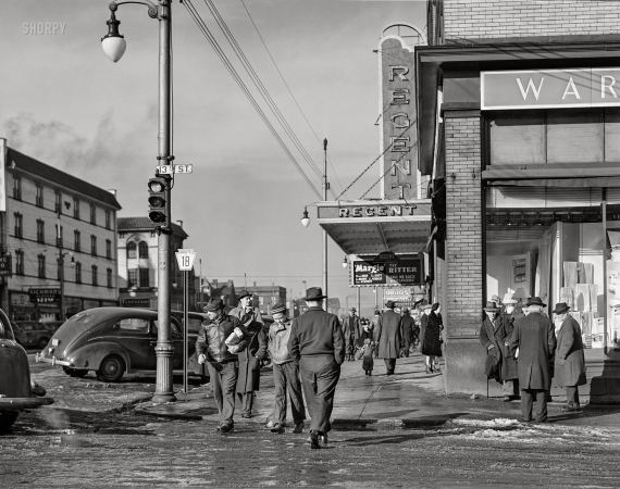 Photo showing: Beaver Falls -- January 1941. Main street in Beaver Falls, Pennsylvania, on a Saturday afternoon.