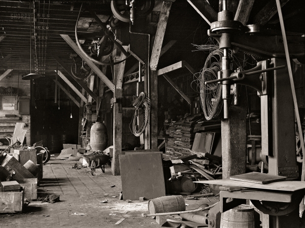 Photo showing: Howard Stove Works -- January 1941. Inside the abandoned Howard Stove Works, Beaver Falls, Pennsylvania.