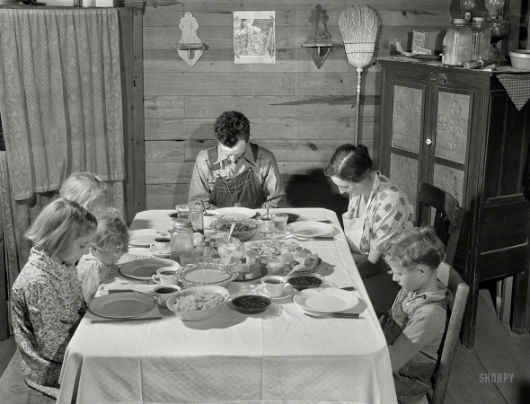 Photo showing: Thankful Smiths -- April 1941. Family of Lemuel Smith saying grace at the afternoon meal. Carroll County, Georgia.