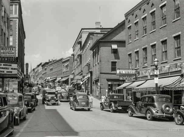Photo showing: Bustling Brattleboro -- July 1941. The main street in Brattleboro, Vermont.