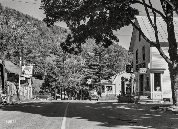 Photo showing: Scenic Route -- September 1941. Tunbridge, Vermont -- the main street.