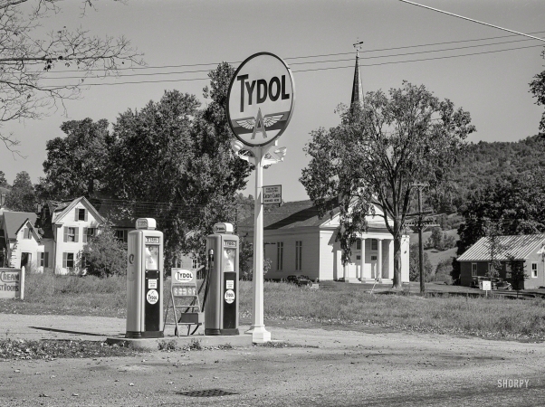 Photo showing: Tydol Gasoline -- September 1941, somewhere in Vermont.