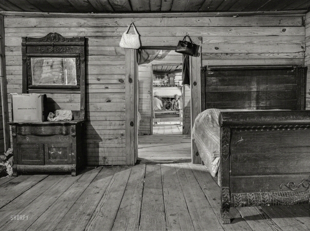 Photo showing: Other Voices -- October 1941. Woodville, Greene County, Georgia. Section of a house built in the 1830s</br />
by the grandfather of Mr. Wade Durham. The house is now occupied by a Negro family.