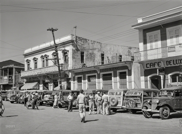 Photo showing: Arecibo -- January 1942. Arecibo, Puerto Rico. A row of station wagons or 'publicos' waiting for loads and passengers.