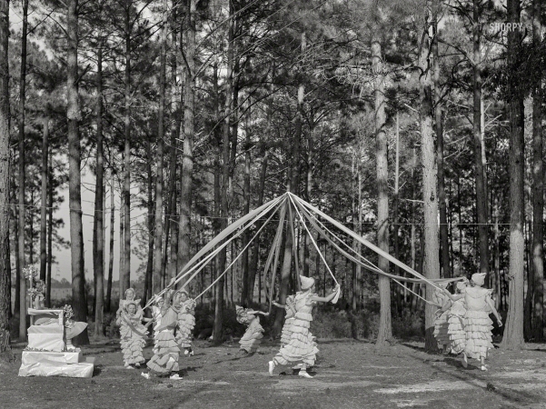 Photo showing: Uno de Mayo -- May 1939. May Queen and maypole dance at May Day-Health Day festivities at Irwinville Farms, Georgia.