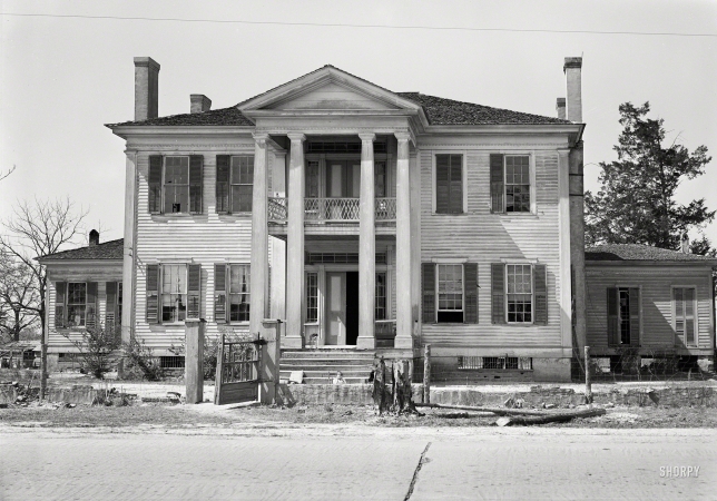 Photo showing: Wreck on the Highway. -- Old home in Alabama built about 1850, now rented
by two families. The Solomon Siler House in Pike County.