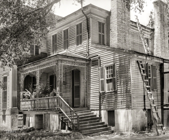 Photo showing: Loosey and Rickety -- November 1939. Old house in Holmes County, Mississippi.
