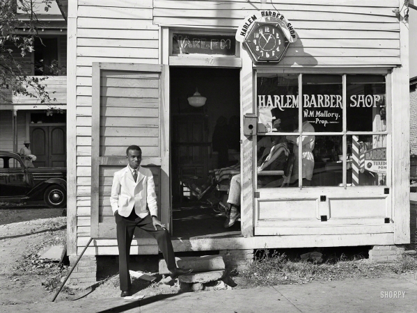 Photo showing: Harlem Barber Shop -- November 1939. Barbershop on Hillsboro Street. Oxford, Granville County, North Carolina.
