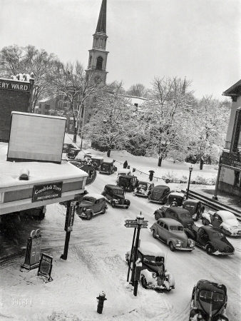 Photo showing: Brattleboro Blizzard -- March 1940. Brattleboro, Vermont. Corner of Main Street, center of town after blizzard.