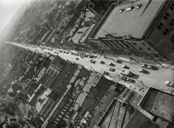 Photo showing: Kentucky Akimbo -- May 1940. Street in Louisville, Kentucky.