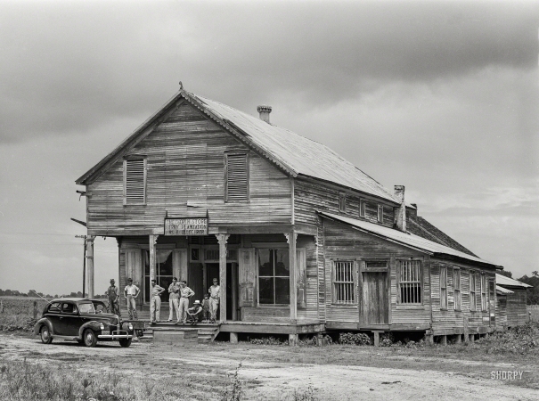 Photo showing: The Chopin Store -- June 1940. Melrose, Natchitoches Parish, Louisiana. Old cotton plantation store at Derry Plantation.