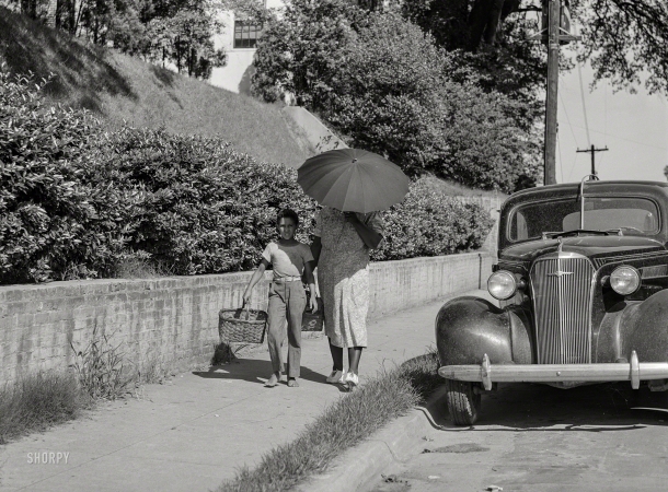 Photo showing: The Lady Vanishes -- August 1940. Street scene in Natchez, Mississippi.